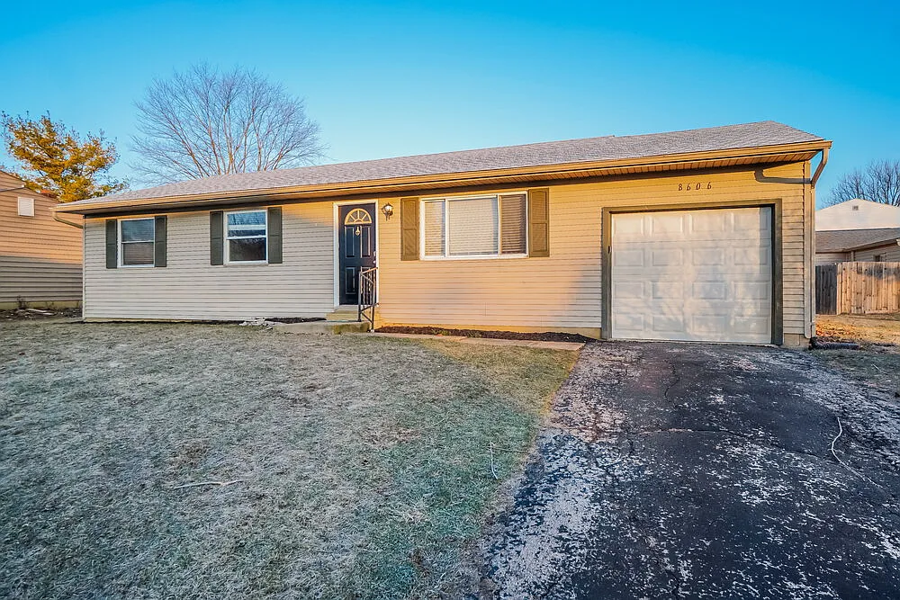 3 bed, 2.0 bath, 1372 sqft, $2,135 — Photo 4