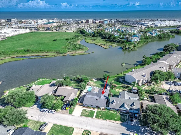 6513 Golf Crest Dr, Galveston, TX 77551