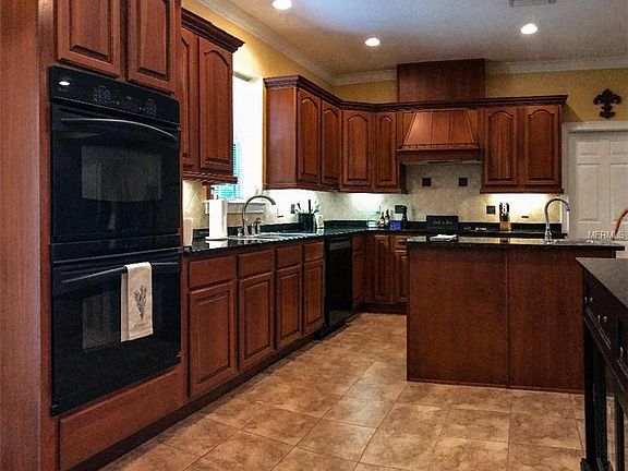 5th image of 404 Courtlea Creek Dr