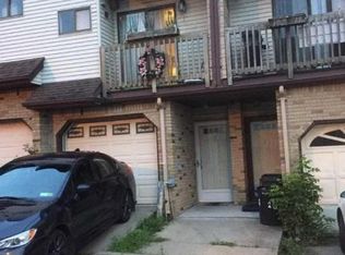 28 Eric Ln, Staten Island, NY 10308