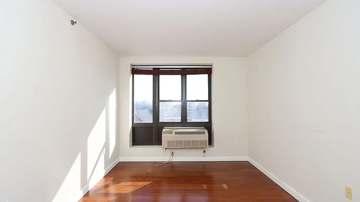 Rented by Nooklyn NYC LLC | media 8