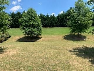Spacious flat private backyard
