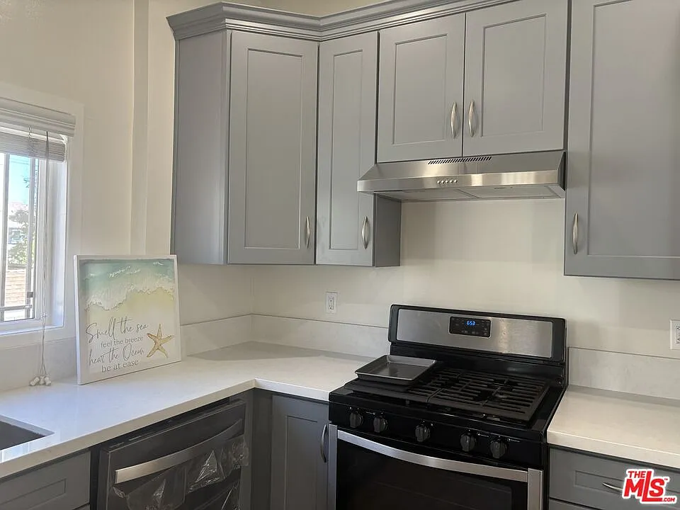 2 bed, 2.0 bath, 1184 sqft, $2,950 — Photo 2