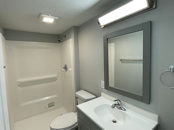 5th image of 915 N 6th St APT 10