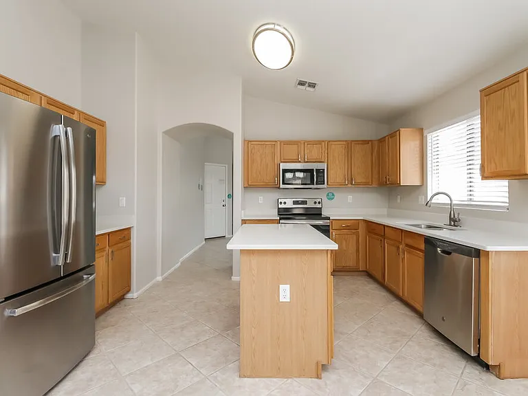 1427 E Vernoa St — Photo 7