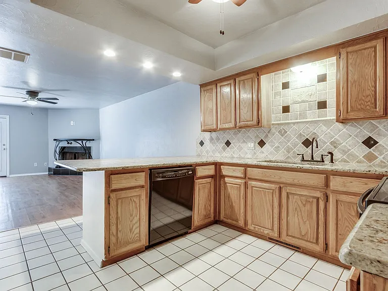 13813 Fairhill Ave — Photo 16