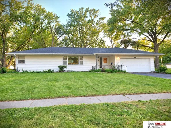 603 N 11th St, Wymore, NE 68466