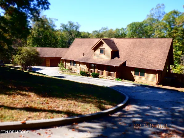 370 Brave Dr, Oneida, TN 37841