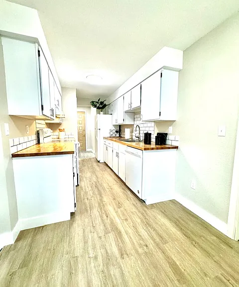 4511 S Donald Ct — Photo 3