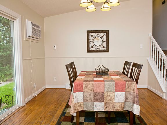 Large Dining Area 