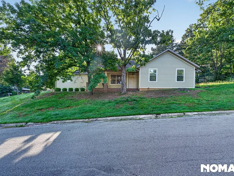 2088 E Custer Ln — Photo 35