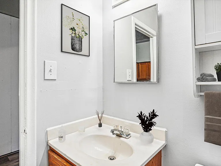 Village Grove Apartments — Photo 41