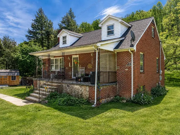 431 Mitchell Valley Dr, Marion, VA 24354