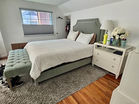 4th image of 18 Coralyn Ave