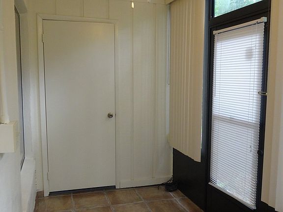 4th image of 2369 Oak Park Way