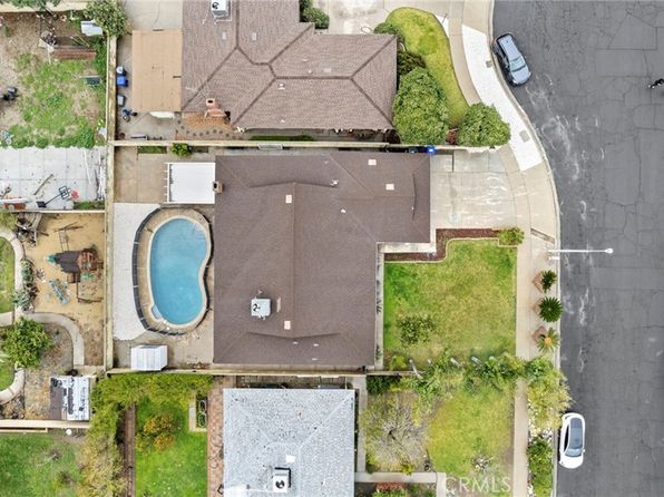 17435 Hawthorne Ct, Fontana, CA 92335