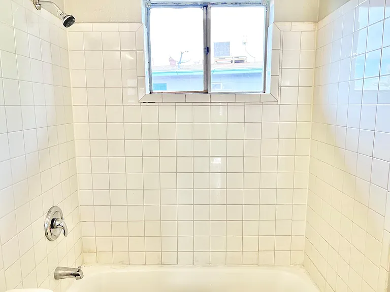 7013 N 76th Ave #1 — Photo 15