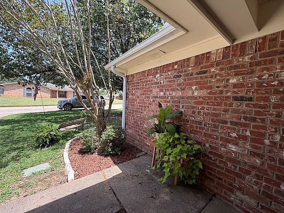 3rd image of 521 Chancellor Dr