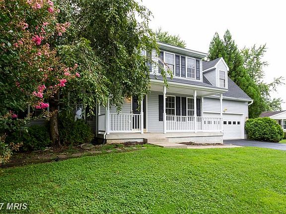 2nd image of 10417 Wisteria Dr