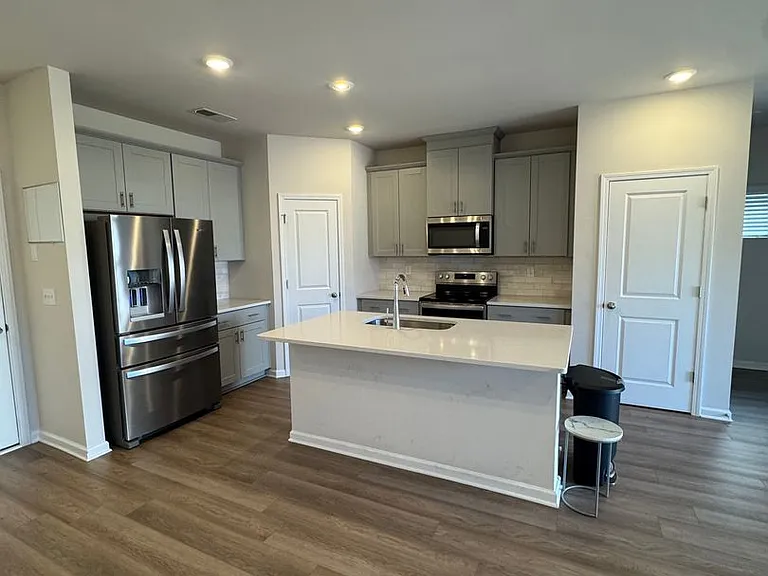 1066 Plumcrest Dr — Photo 4