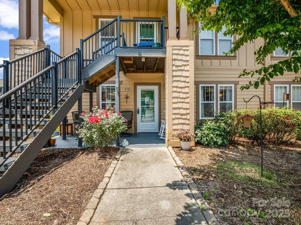 1901 Deermouse Way, Hendersonville, NC 28792