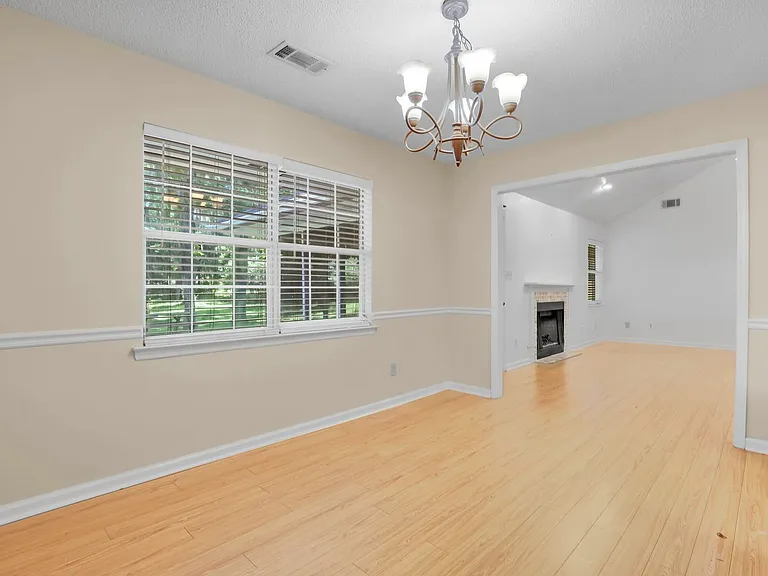 8 N Nicholson Cir — Photo 15