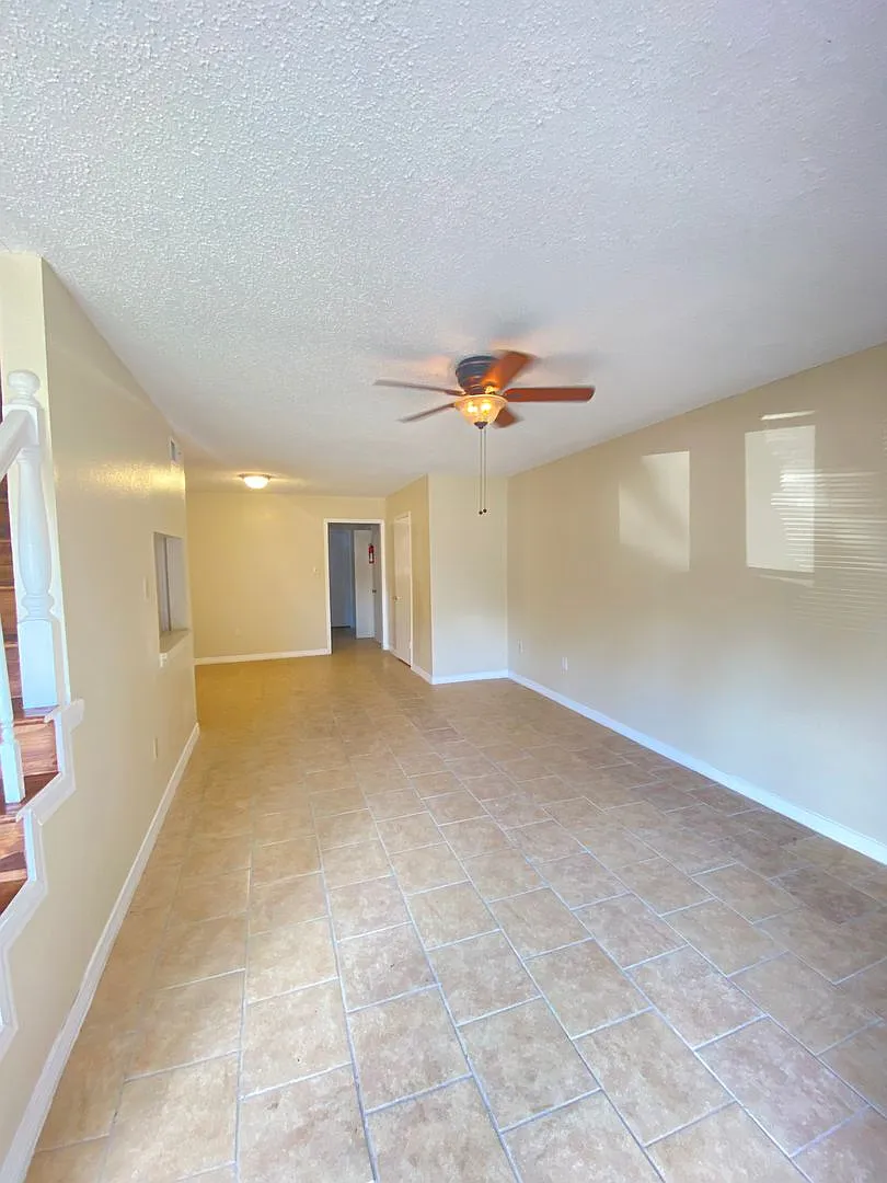 AM 3023 Toulon Dr — Photo 2