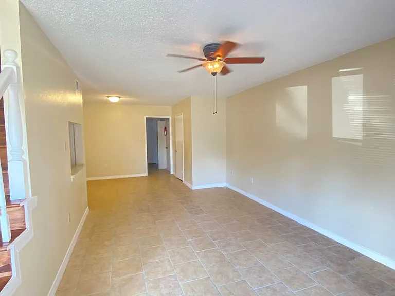 3023 Toulon Dr — Photo 2
