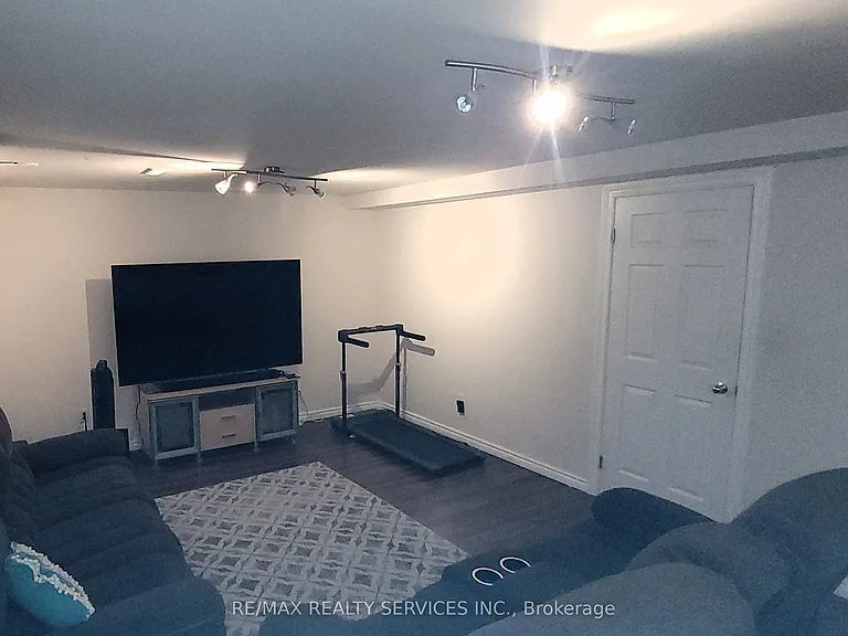 2077 Tovell Dr — Photo 11