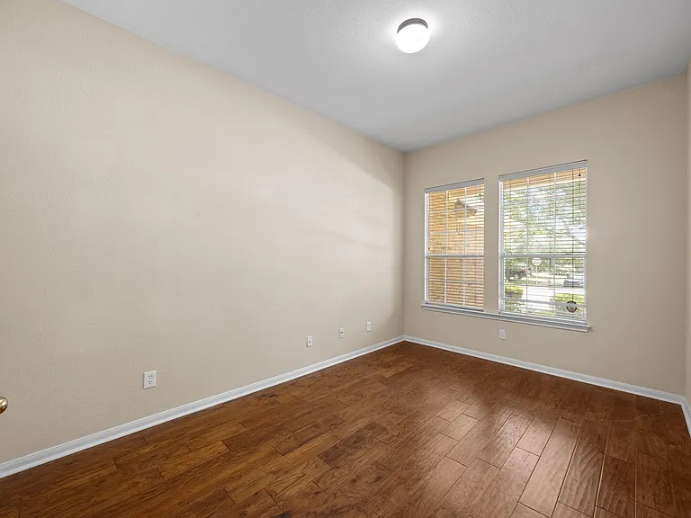3808 Noe Ln — Photo 17
