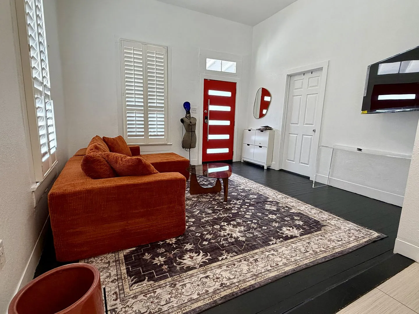 Beautiful Renovated Historical Home by Downtown SA! — Photo 4
