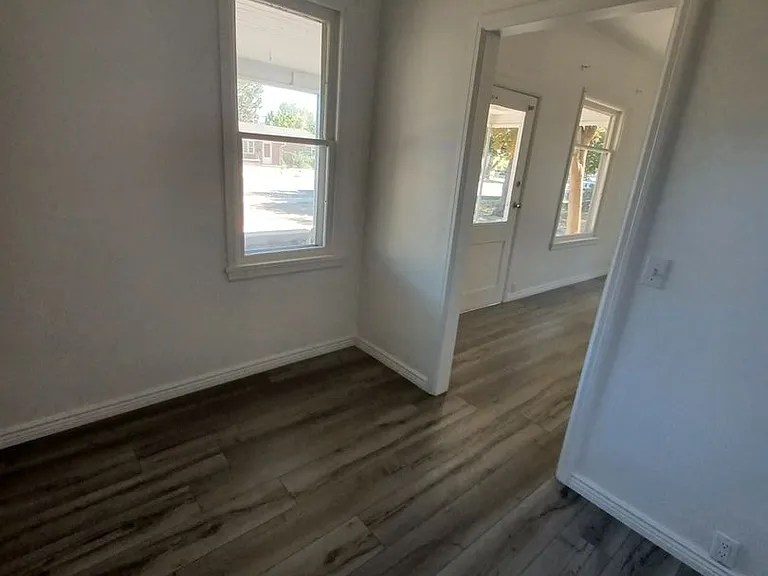 335 S 5 E — Photo 22