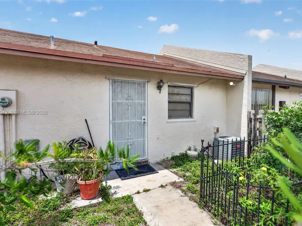 1427 Towhee St, Homestead, FL 33035