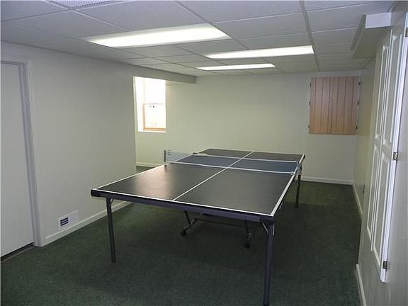4th image of 72 Sugar Tree Cir