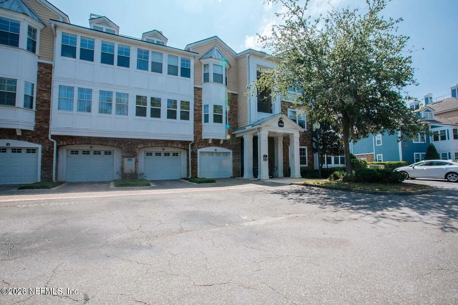 1 bed, 1.0 bath, 786 sqft, $1,425 — Photo 1