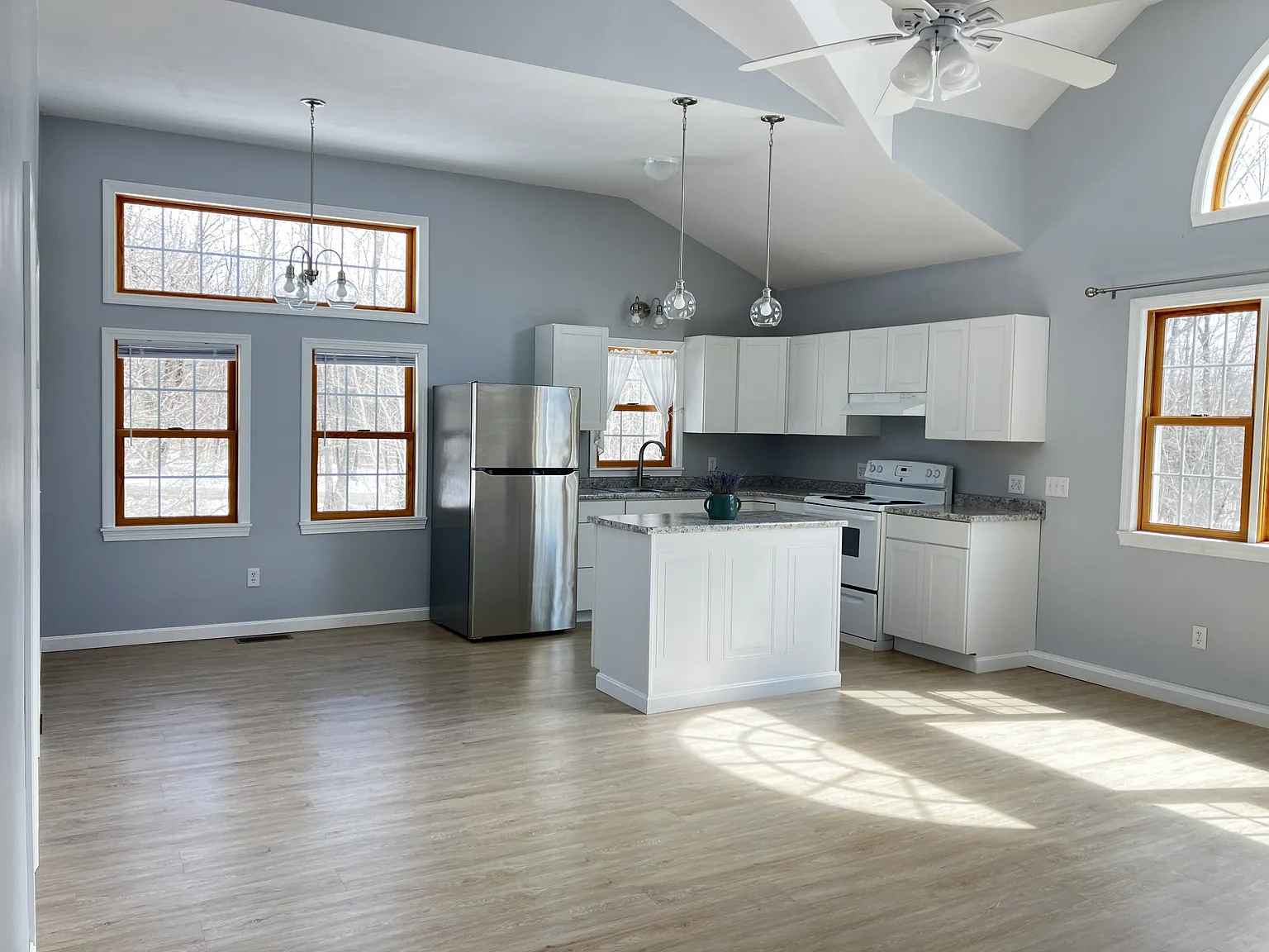 2 bed, 1050 sqft, $1,500 — Photo 1