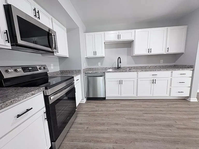 2624 Philip St — Photo 34