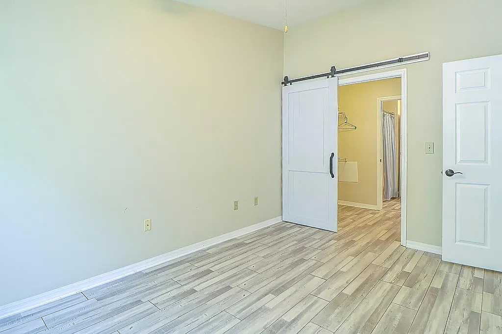 1 bed, 800 sqft, $1,350 — Photo 2