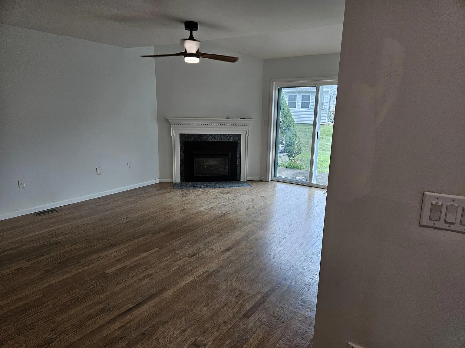 3 bed, 2.5 bath, 1500 sqft, $2,600 — Photo 2