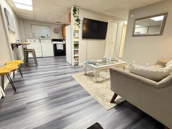 3637 Lynn Dr, Anchorage, AK