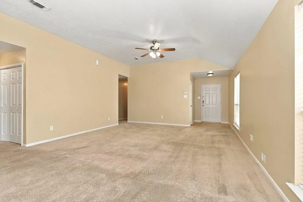 4 bed, 2.0 bath, 1766 sqft, $1,730 — Photo 4
