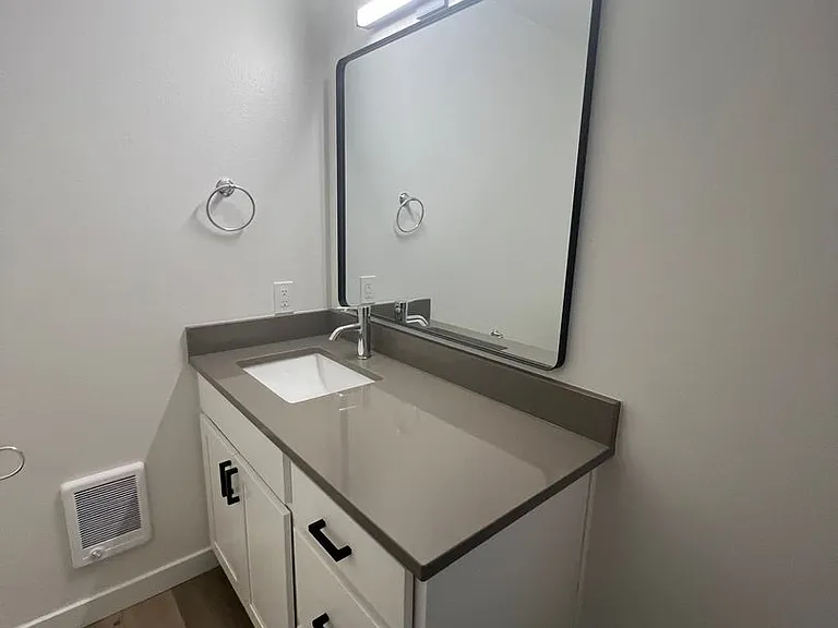 Newly Remodeled Kennedy Park Apartments! — Photo 26