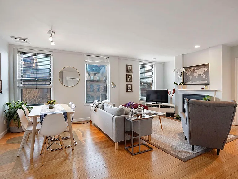 1661 Washington St #401 — Photo 2