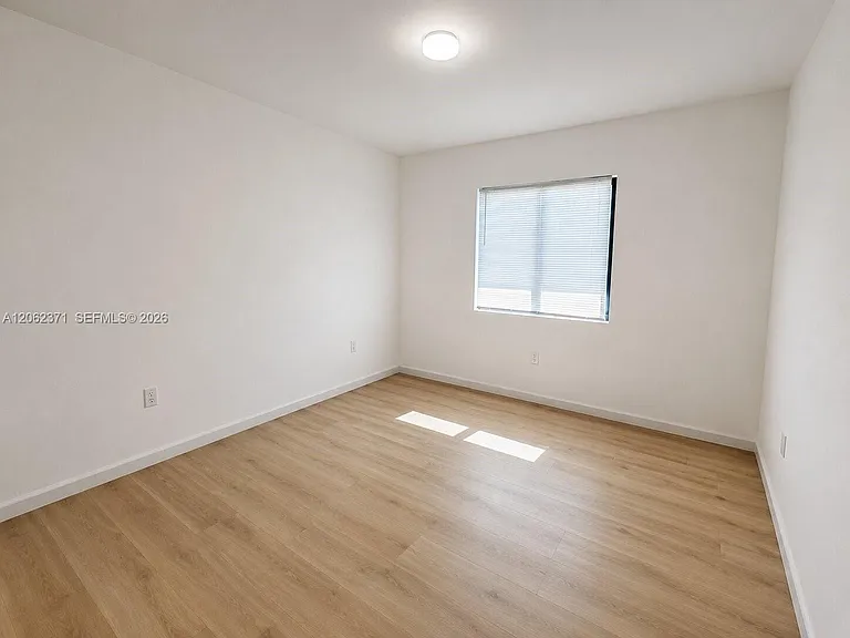 552 NW 7th St #6 — Photo 20