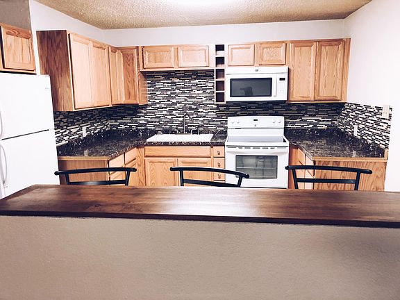 4th image of 1121 Garden Way #A
