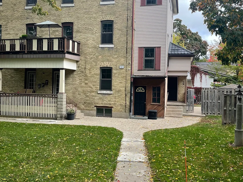1 Waverley Pl #9