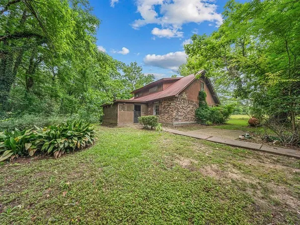 277 County Road 3520, Broaddus, TX 75929