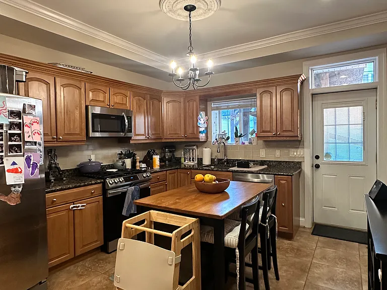 704 S Linwood Ave — Photo 5