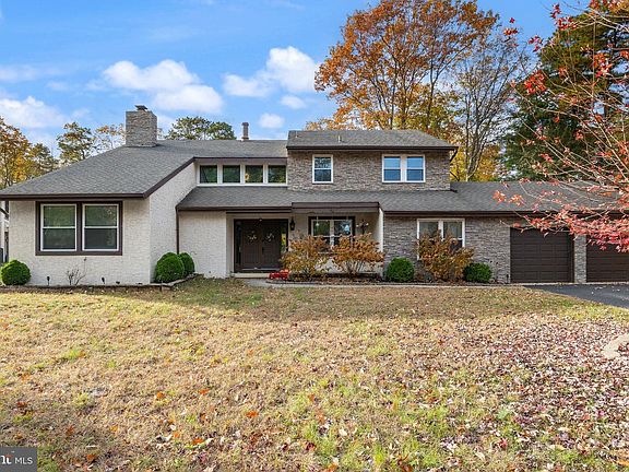 2nd image of 4 Brookwood Dr