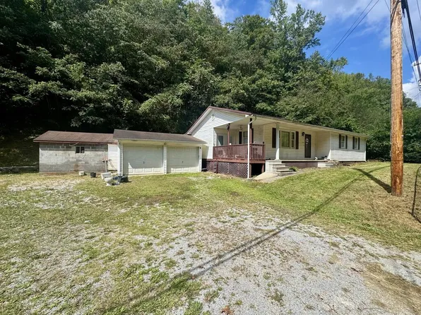 555 Harless Crk, Regina, KY 41559